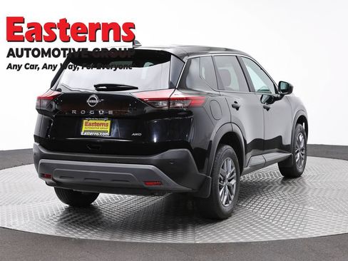 Used 2023 Nissan Rogue S AWD/4WD image 5
