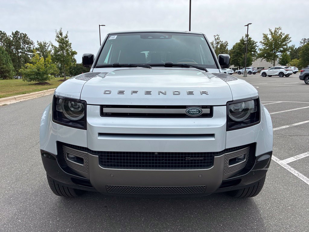 Used 2023 Land Rover Defender 130 X-Dynamic SE AWD/4WD image 2