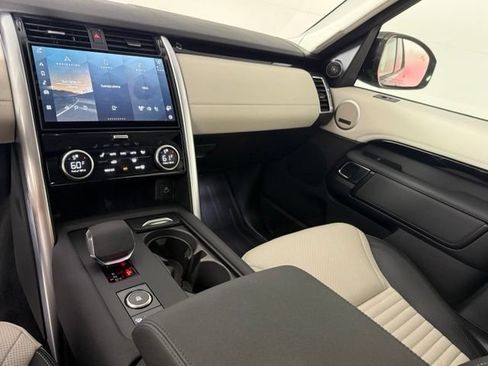 Used 2025 Land Rover Discovery S AWD/4WD image 22