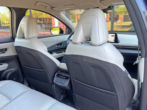 Used 2023 Nissan Ariya FWD image 32