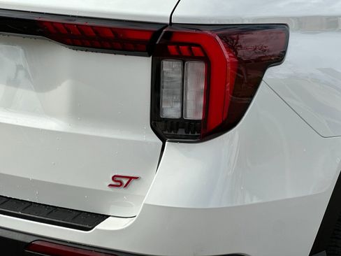 Used 2025 Ford Explorer ST image 36