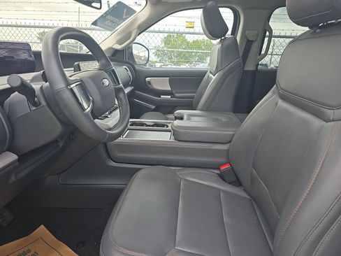 Used 2025 Ford Expedition Active AWD/4WD image 11