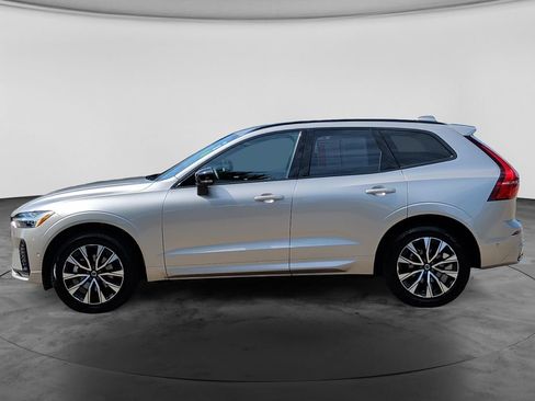 Used 2025 Volvo XC60 B5 Plus AWD/4WD image 4