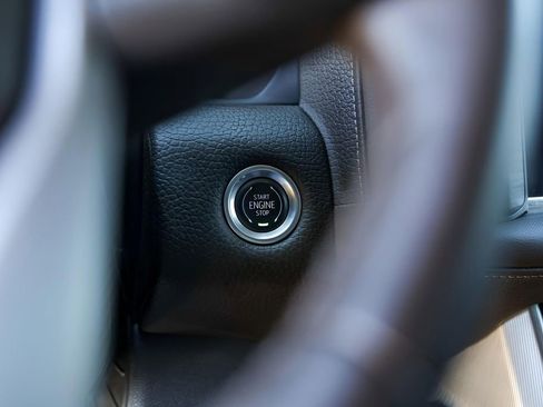 Used 2023 GMC Yukon Denali w/ Advanced Technology Package image 19