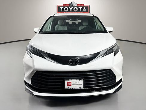 Certified 2026 Toyota Sienna LE AWD/4WD image 2