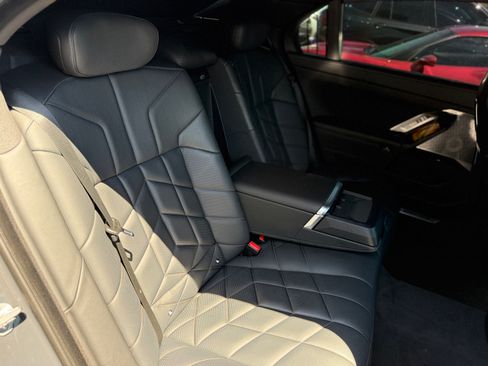Used 2023 BMW 760i xDrive w/ Executive Package AWD/4WD image 22
