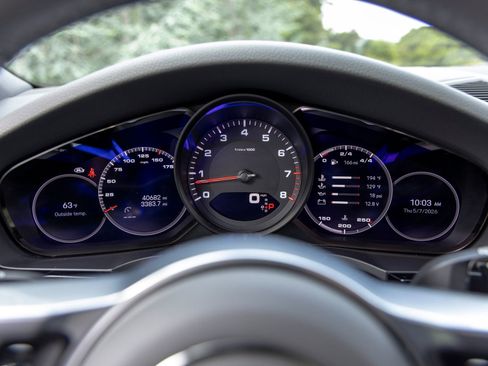 Certified 2022 Porsche Cayenne AWD/4WD image 31