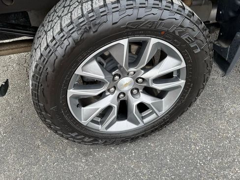 Used 2022 Chevrolet Silverado 1500 LT w/ Z71 Off-Road Package image 14