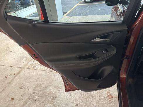 Used 2020 Buick Encore GX Essence image 18