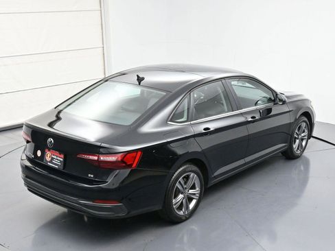Used 2023 Volkswagen Jetta SE w/ Panoramic Sunroof Package image 32