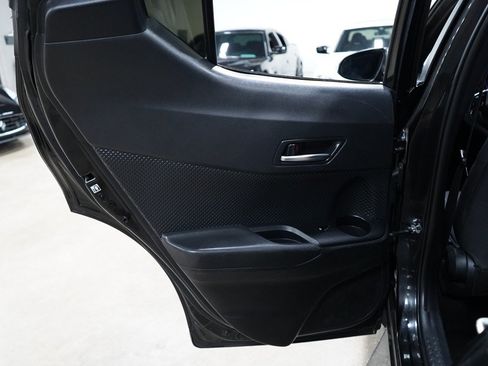 Used 2019 Toyota C-HR LE FWD image 18