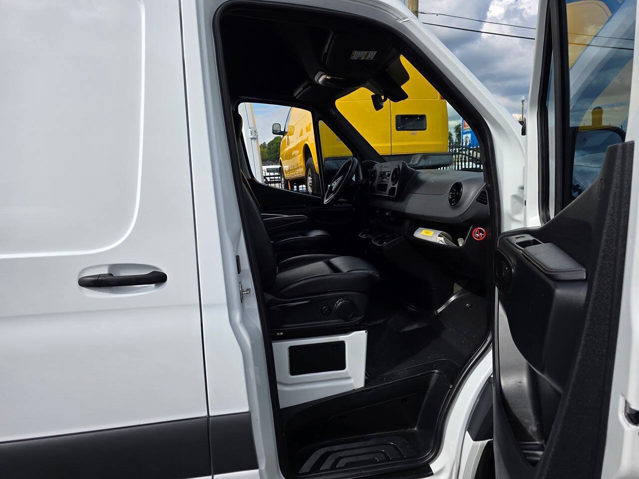 Used 2021 Mercedes-Benz Sprinter 2500 w/ Driver Convenience Package image 13