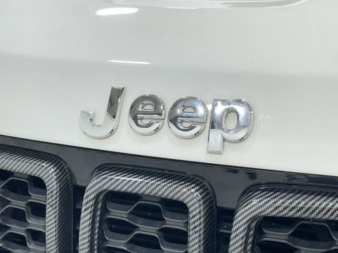 Used 2017 Jeep Grand Cherokee Limited image 38