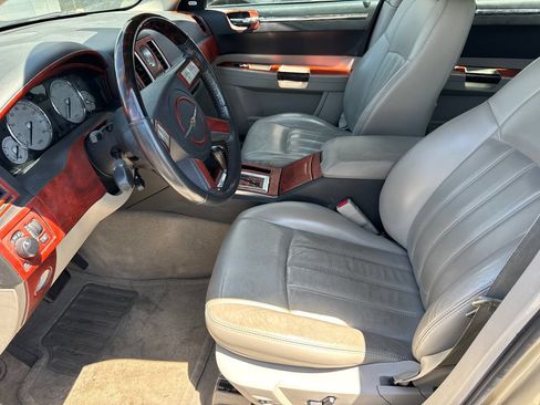 Used 2006 Chrysler 300 C w/ Protection Group II RWD image 6