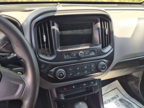 Used 2022 Chevrolet Colorado W/T AWD/4WD image 9