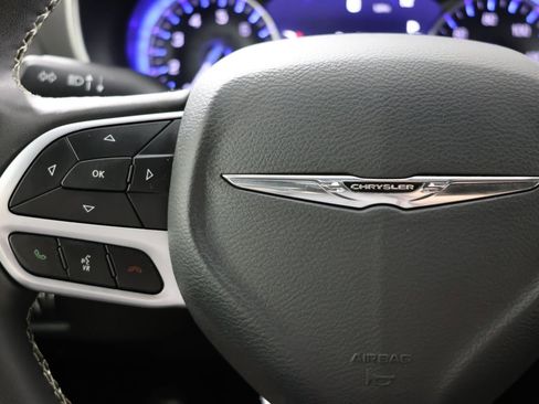Used 2025 Chrysler Pacifica Select FWD image 26