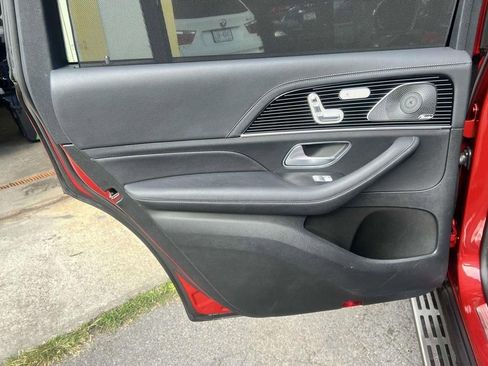 Used 2024 Mercedes-Benz GLS 580 4MATIC image 11
