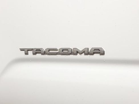Used 2019 Toyota Tacoma TRD Off-Road AWD/4WD image 9