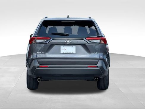 Used 2019 Toyota RAV4 LE FWD image 4