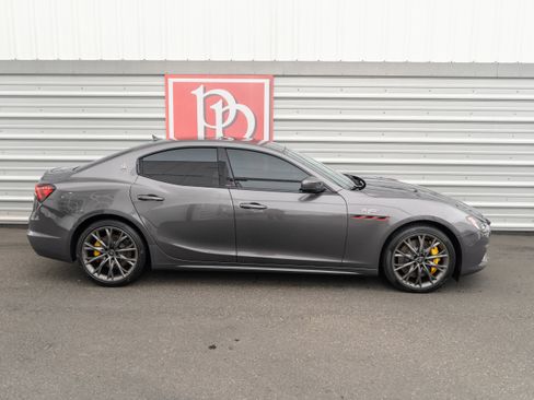 Used 2022 Maserati Ghibli Trofeo image 41