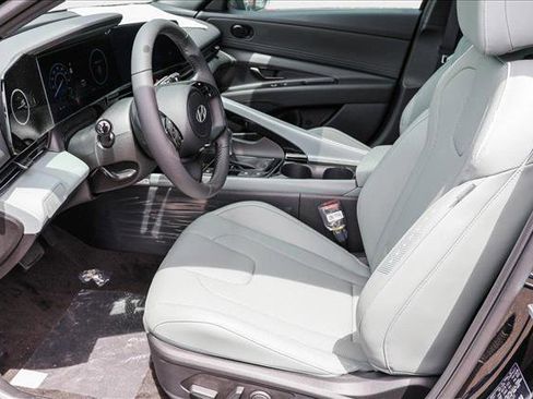 New 2025 Hyundai Elantra Limited image 11