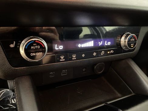 Used 2024 Mitsubishi Outlander SE image 30