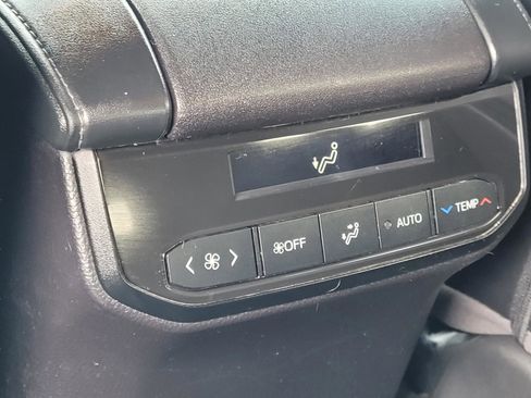 Used 2022 Toyota Highlander XSE image 27