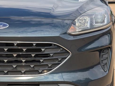 Used 2022 Ford Escape SE w/ SE Sport Appearance Package FWD image 9