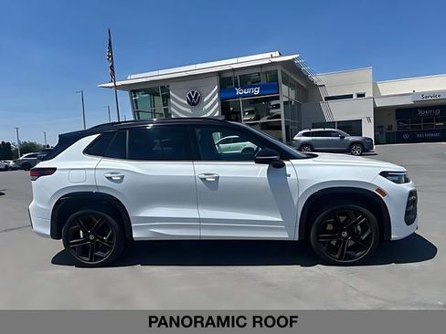 Used 2025 Volkswagen Tiguan SE R-Line AWD/4WD image 2