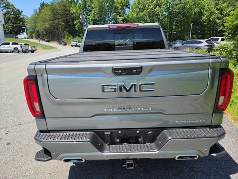 Used 2025 GMC Sierra 1500 Denali Ultimate AWD/4WD image 8