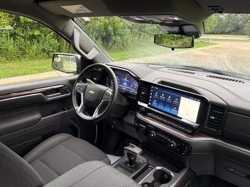 Used 2025 Chevrolet Silverado 1500 LT w/ Z71 Off-Road Package AWD/4WD image 33