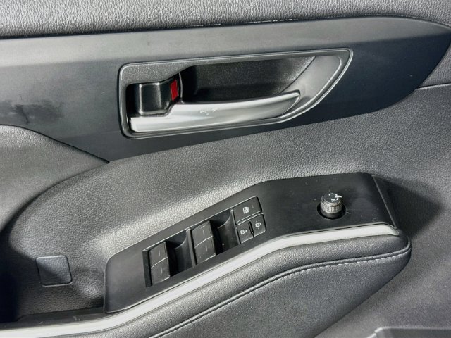 Used 2023 Toyota Highlander XLE FWD image 17