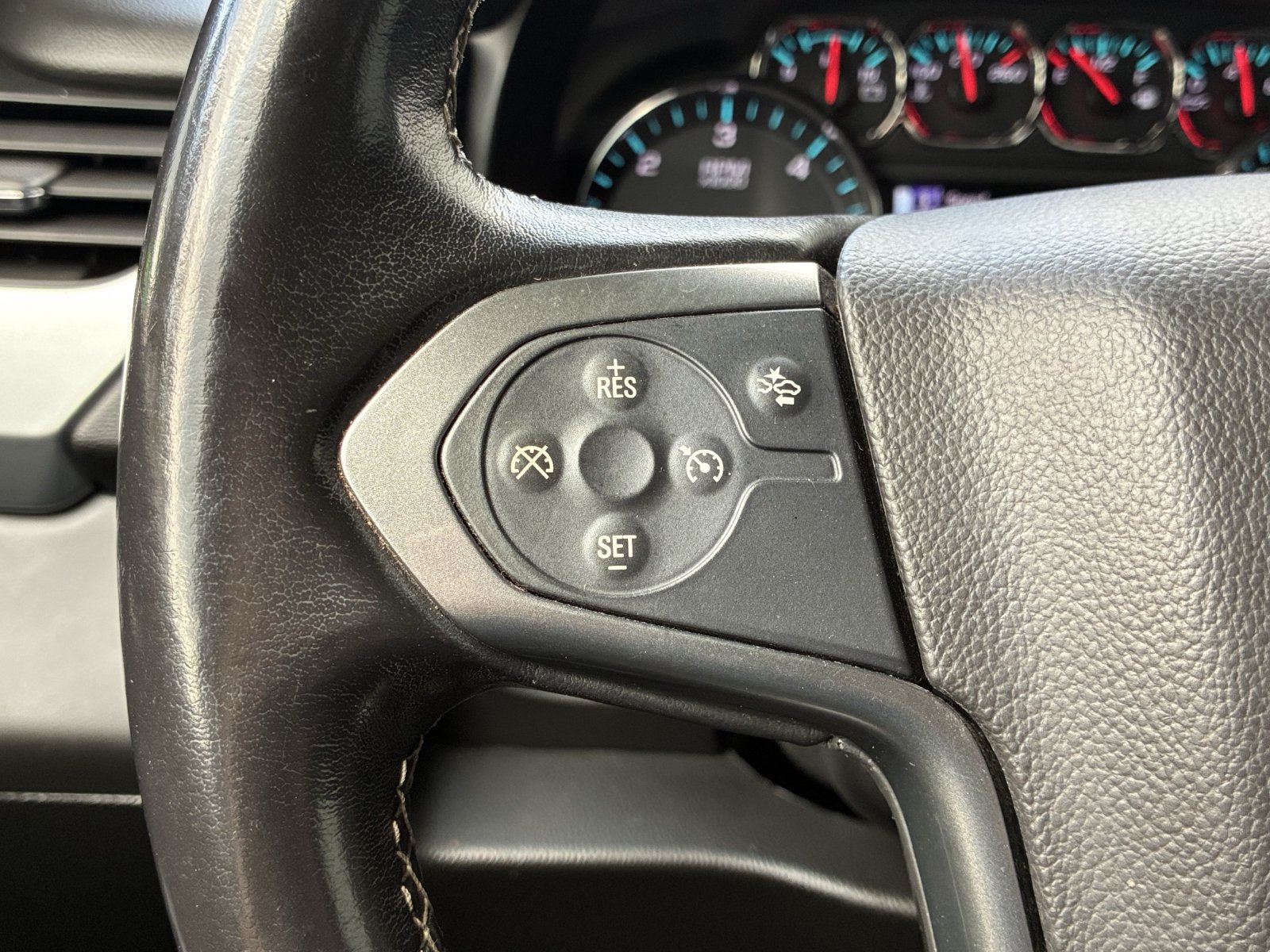 Used 2019 Chevrolet Tahoe LS w/ Enhanced Driver Alert Package RWD image 30