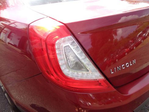 Used 2014 Lincoln MKS FWD image 12