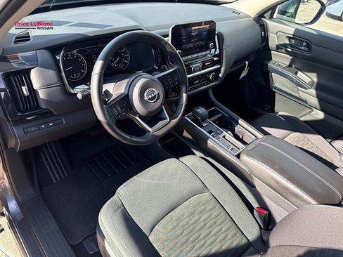 Certified 2025 Nissan Pathfinder SV FWD image 16