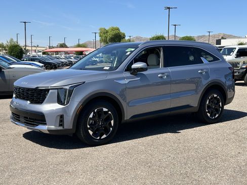 Used 2025 Kia Sorento S w/ Panoramic Sunroof Package FWD image 2