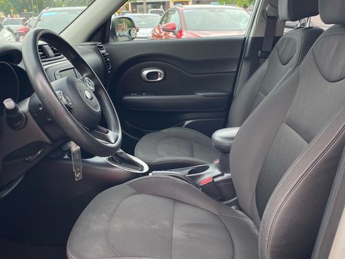 Used 2017 Kia Soul FWD image 7