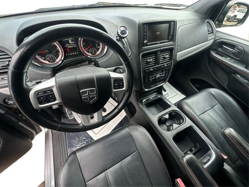 Used 2017 Dodge Grand Caravan GT image 32