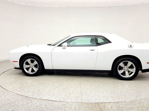 Used 2018 Dodge Challenger SXT image 8