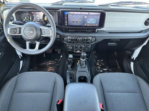 Used 2024 Jeep Wrangler Sahara image 8