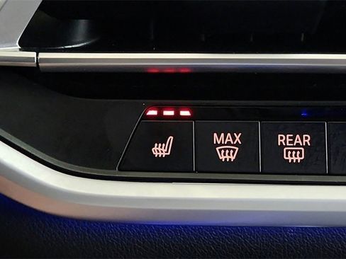 Used 2022 BMW X7 xDrive40i w/ Parking Assistance Package image 24