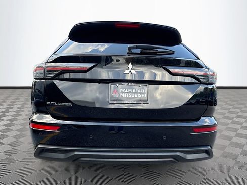 Used 2025 Mitsubishi Outlander ES FWD image 7