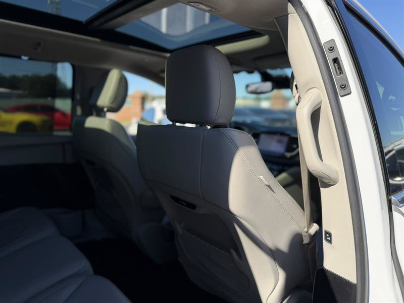 Used 2021 Chrysler Pacifica Touring-L w/ Premium & Safety Sphere Group FWD image 36