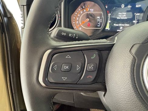 Used 2025 Jeep Gladiator Rubicon AWD/4WD image 3