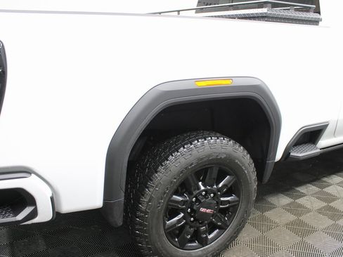 Used 2025 GMC Sierra 2500 AT4 image 37