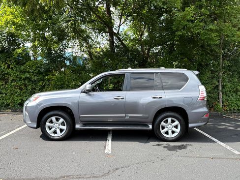 Used 2016 Lexus GX 460 Premium w/ Preferred Accessory Package image 4