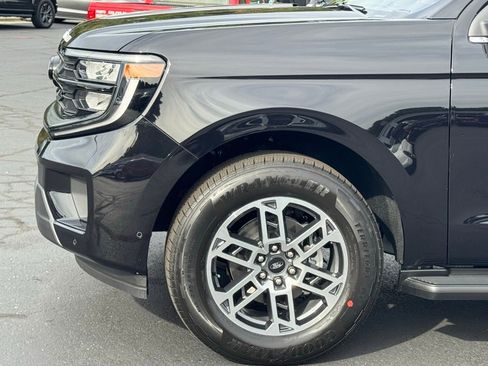 New 2025 Ford Expedition Active image 42