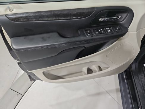 Used 2017 Dodge Grand Caravan SE w/ Power Window Group FWD image 11