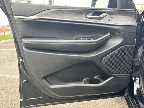 Used 2024 Jeep Grand Cherokee Limited image 20