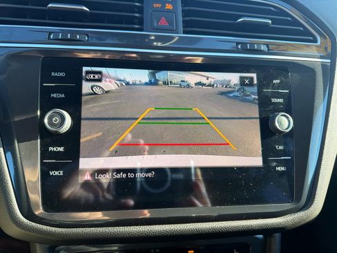 Used 2024 Volkswagen Tiguan SE image 27